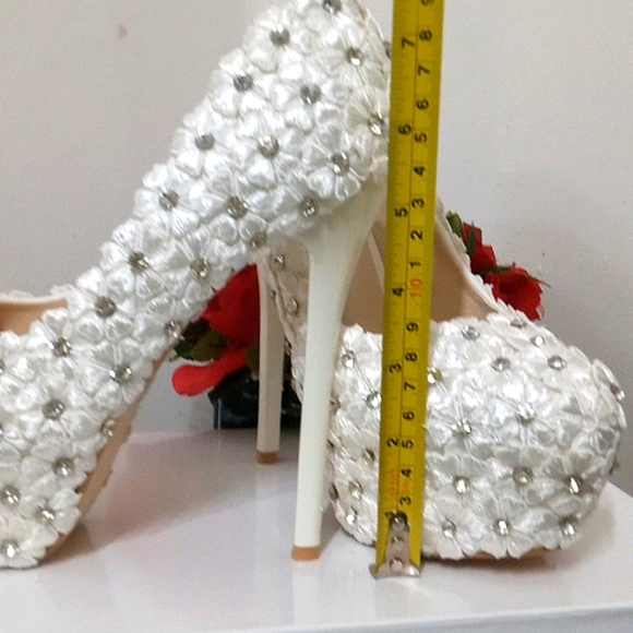 NIB🎁FREE GIFT INCLUDED🎁 NWT Rhinestones Embroidery Stiletto High Heels Pumps - Picture 14 of 16